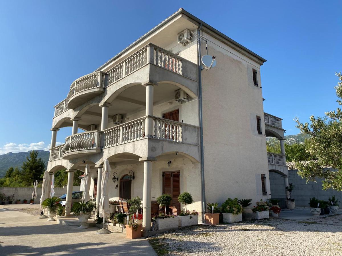 Villa Punta Рованиска Екстериор снимка